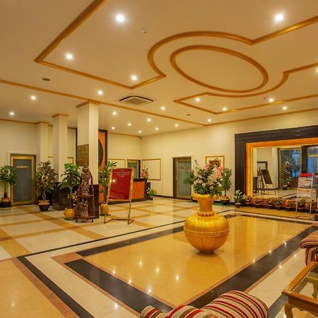 Отель The Grand Regency Раджкот Экстерьер фото