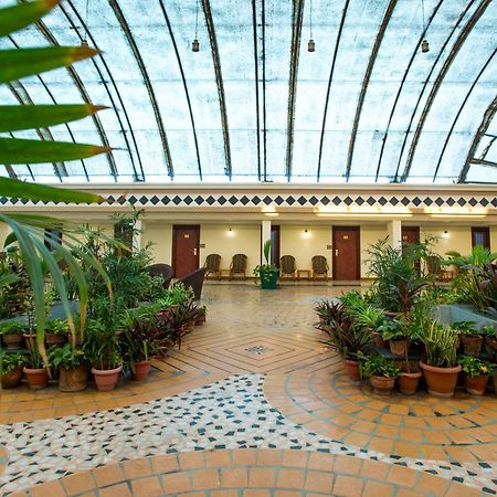 Отель The Grand Regency Раджкот Экстерьер фото